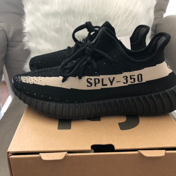 Adidas Yeezy Boost 350 V2 Oreo Size 8 main image 5